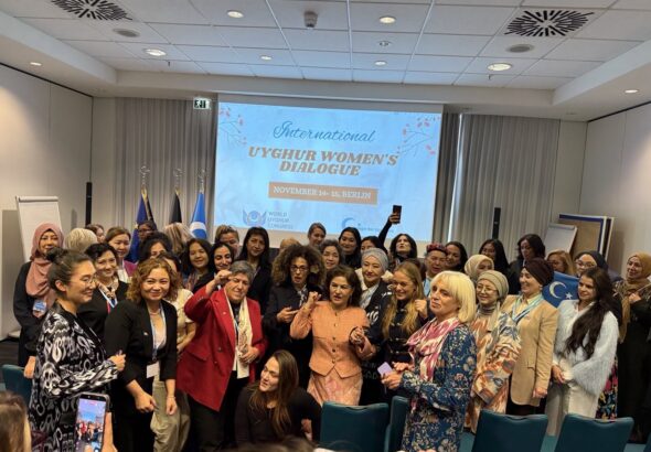  xelq&rsquo;ara uyghur ayallar di&rsquo;alogi &laquo;b&eacute;rlin xitabnamisi&raquo;ni maqullap, xelq&rsquo;ara jem&rsquo;iyetni uyghur ayallarni qoghdashqa chaqirdi