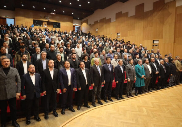 تۈركىيەدىكى ئۇيغۇرلار 12- نويابىر جۇمھۇرىيەت كۈنىنى  داغدۇغىلىق تەبرىكلىدى